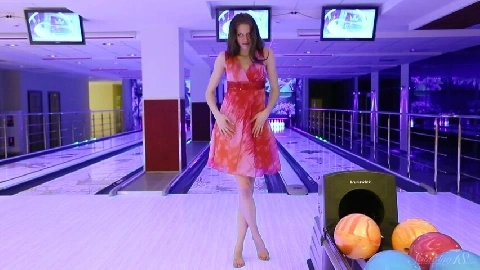 Bowling Nicole - Stunning18
