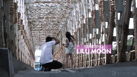 Renato Lilu Moon - Framed Romance