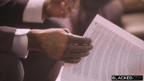 Simple Contract in 4k - Alyx Star