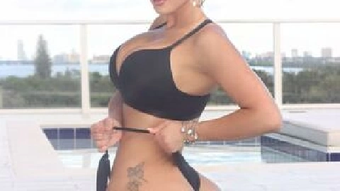 Wide Latina Booty in HD - Julianna Vega