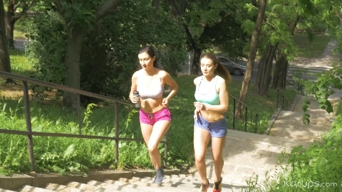 melody mae and sybil a wet workout - Karups