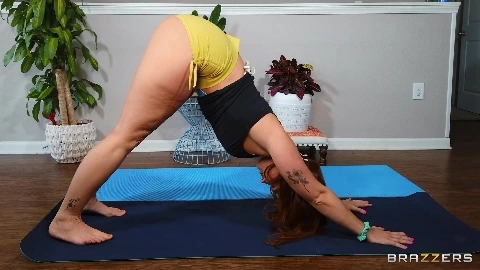 Siri Dahl Pervy Yoga With Siri - DayWithAPornstar