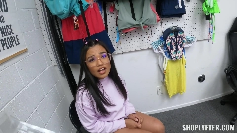 Summer Col The Bubbly Thief - Shoplyfter