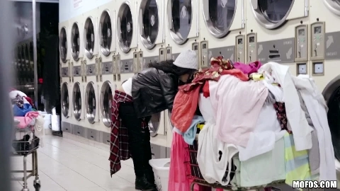 Latina Gets Facial In Laundromat - Annika Eve