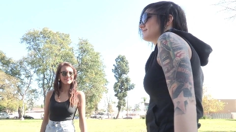 Fucking friends are in the park - LesbianFantasies